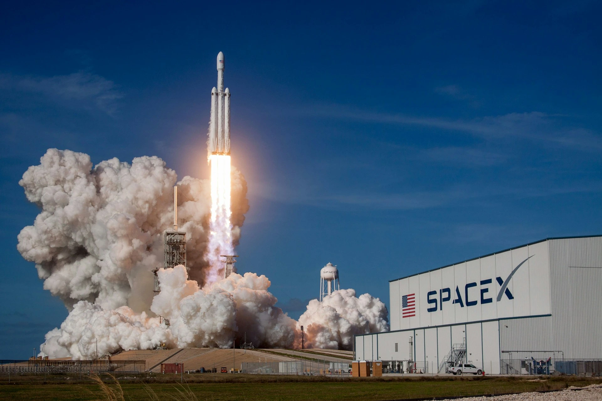 SpaceX의 스타쉽이 시험 비행 중 폭발, 비행기 우회로를 초래하다