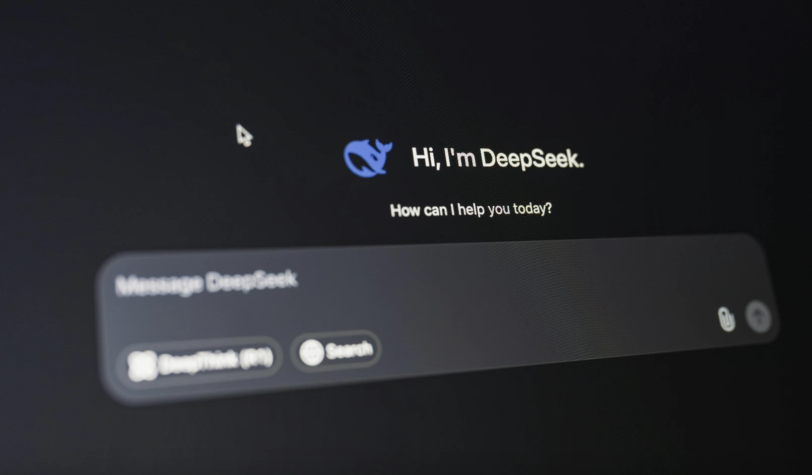 새로운 연구에서 AI 모델 DeepSeek-R1이 보안 문제를 일으킨다는 경고