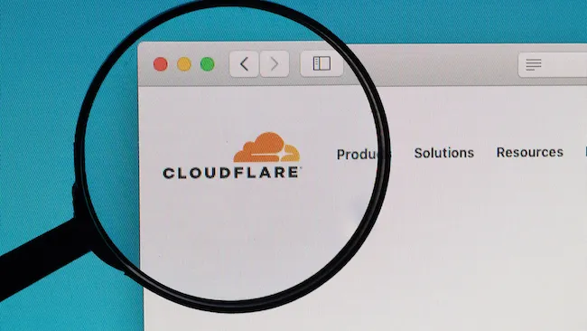 AI 미궁: Cloudflare의 새로운 도구, 가짜 웹 페이지로 AI 크롤러를 속이다