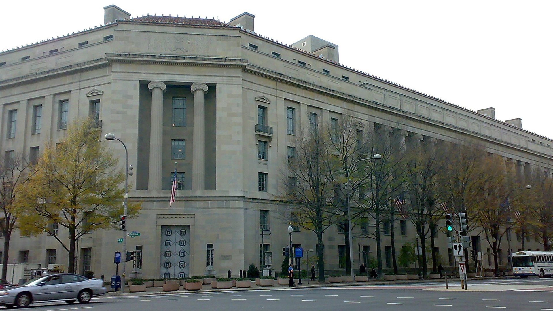 DOJ 고문의 과거 해킹 및 불법 복제 활동이 주목 받는다