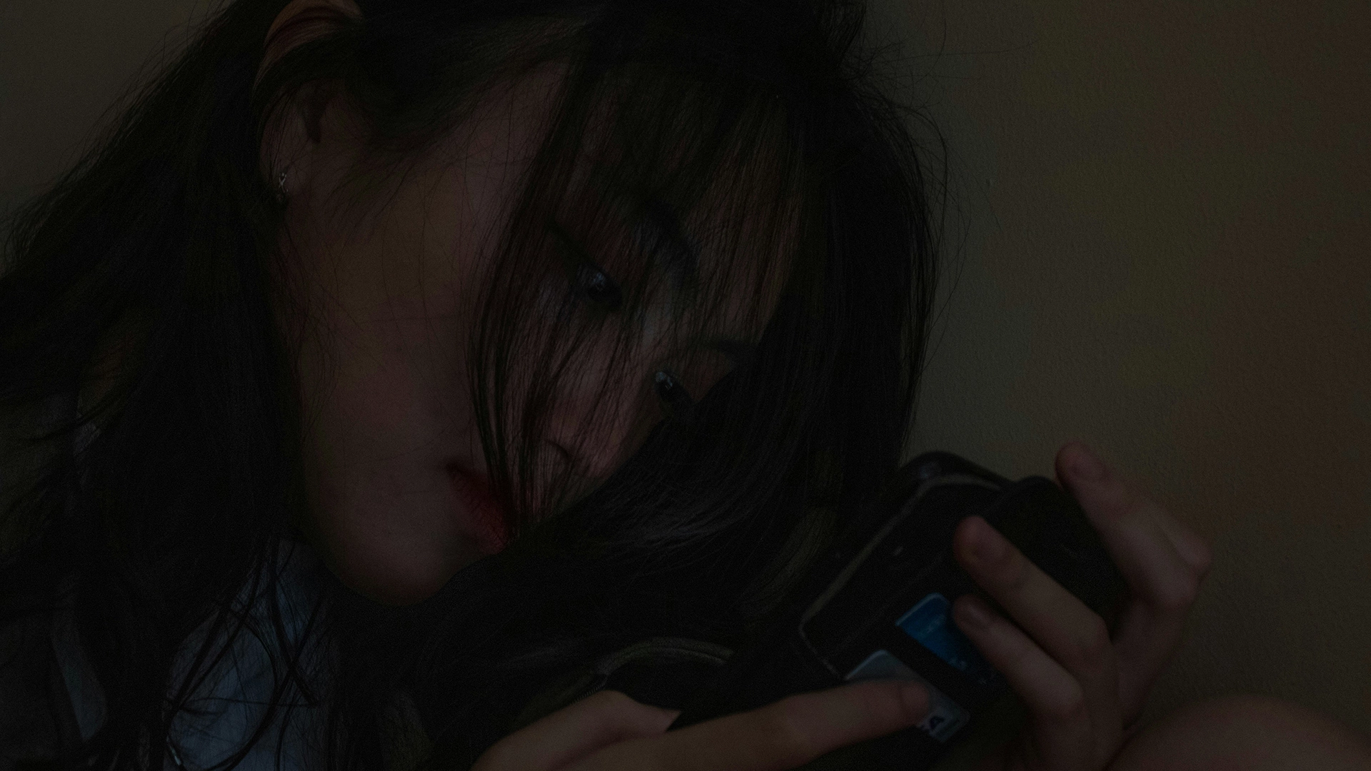 데이팅 앱에서 AI가 성형송사기 증가를 주도하고 있습니다