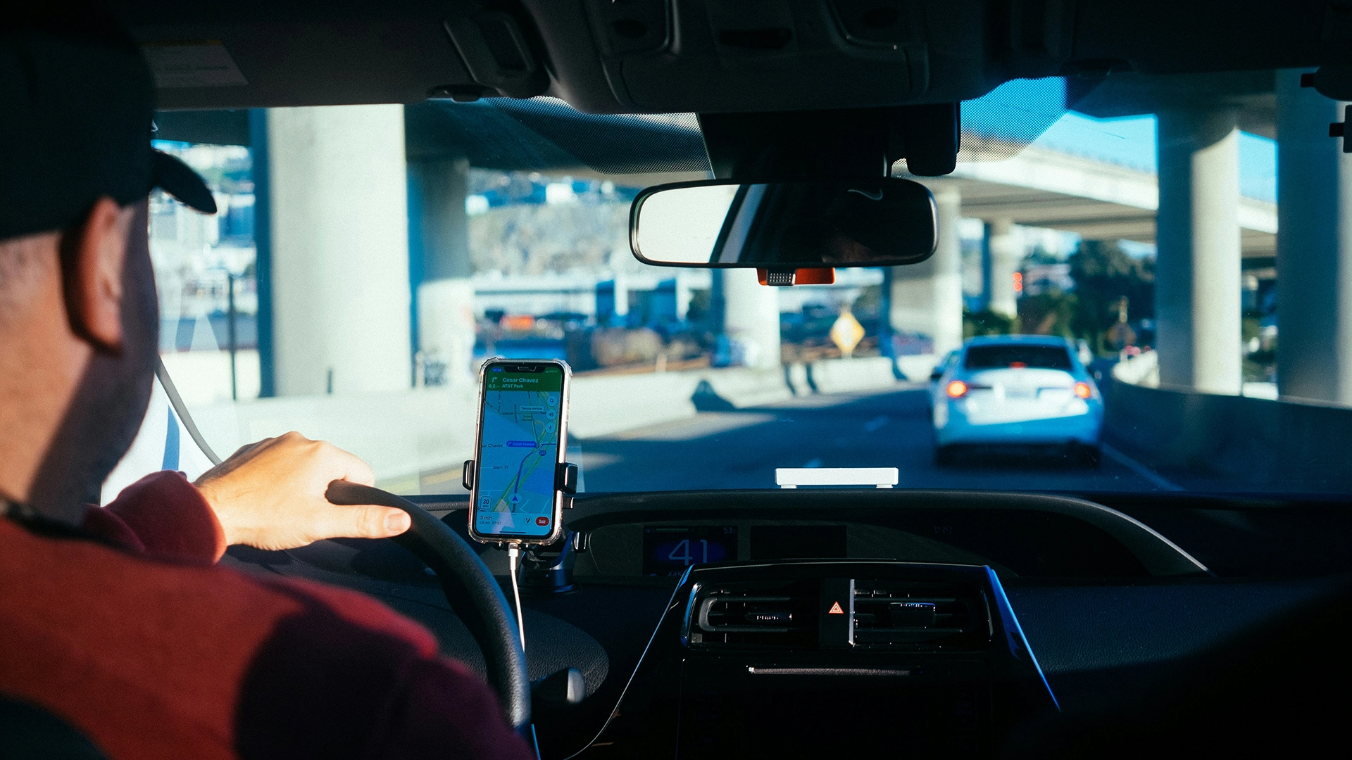 Uber, 운전자의 비용으로 이익을 높이기 위해 알고리즘 사용으로 고발