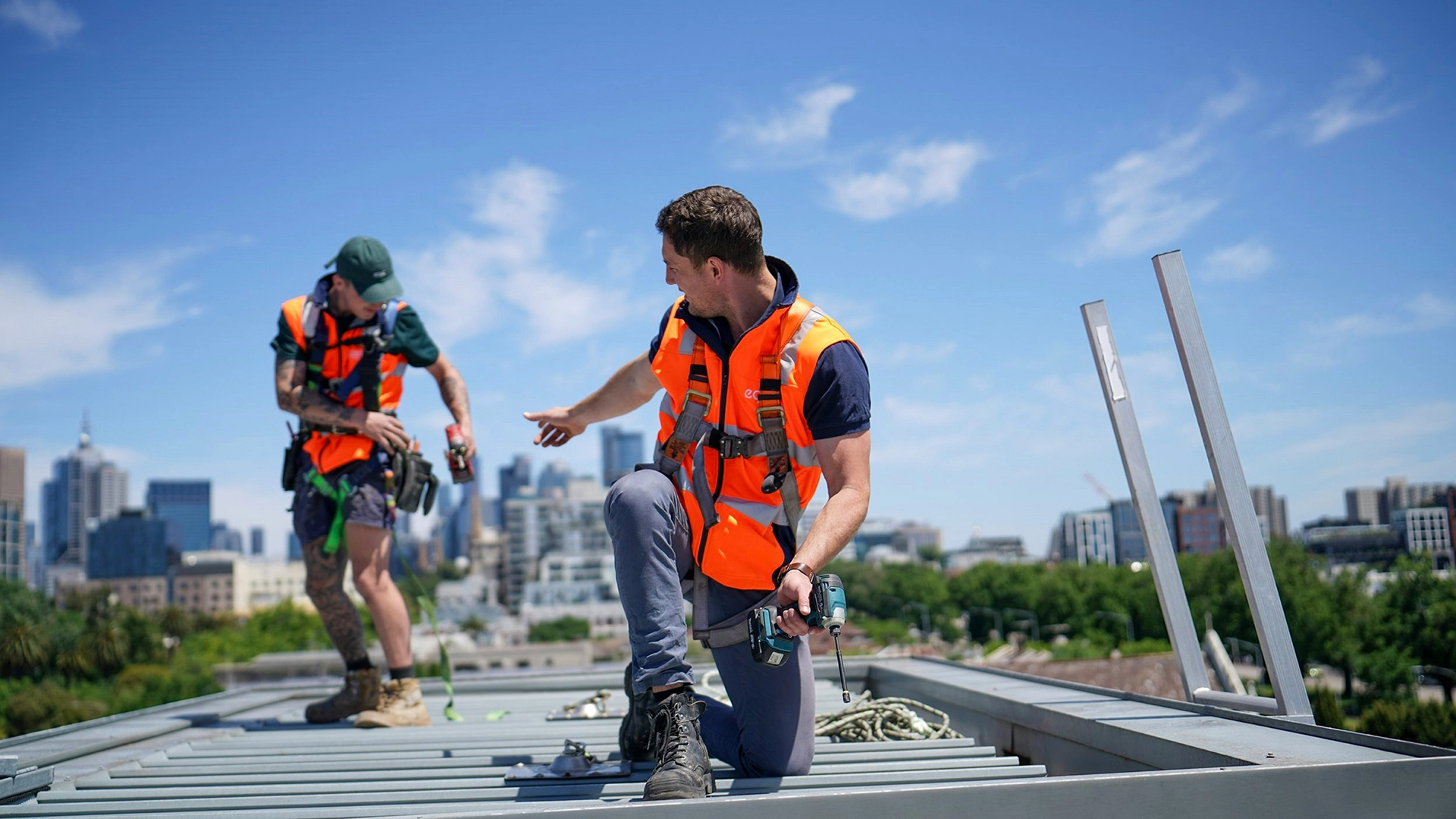 AI가 사무직을 위협함에 따라 청사복 직업이 인기를 얻고 있습니다